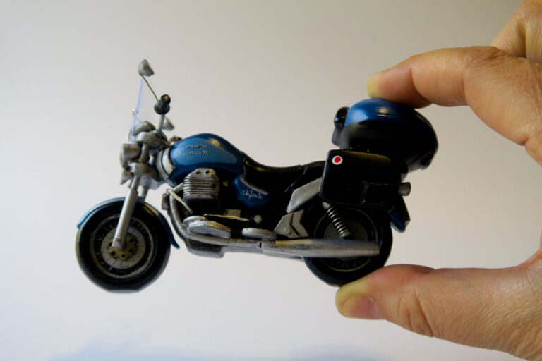 modellino miniatura motocicletta guzzi