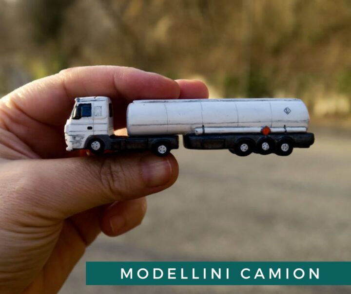 modellino miniatura camion